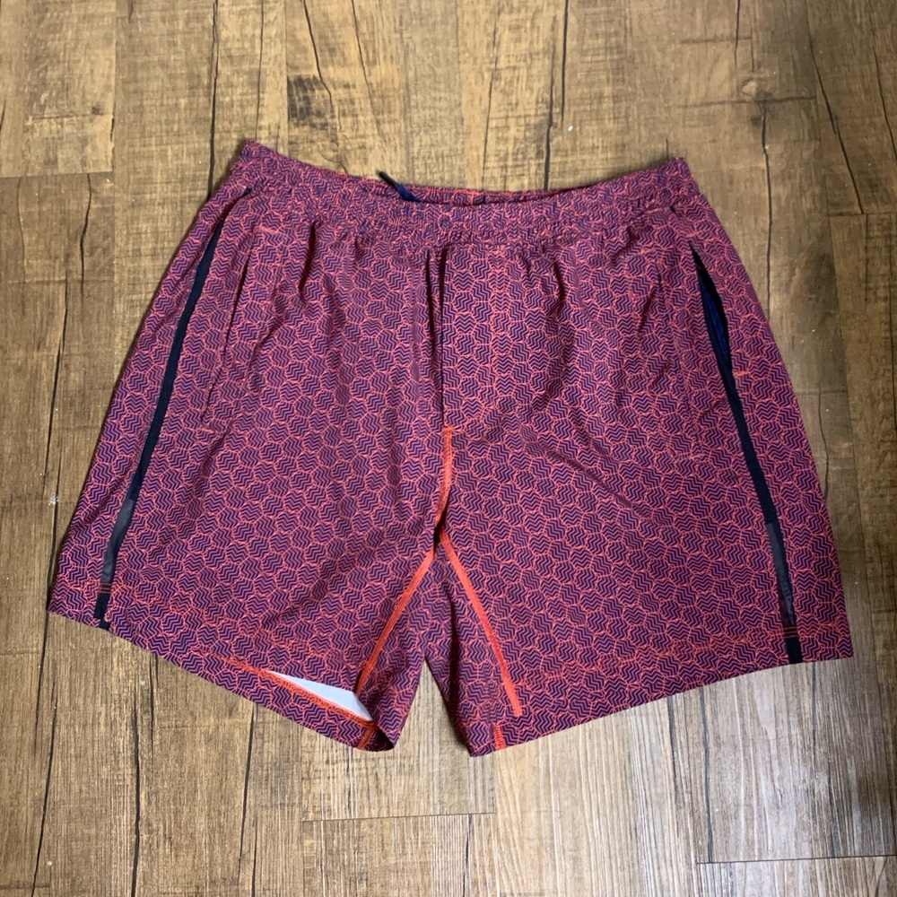 Lululemon Pacebreaker shorts men’s Sz. Lg